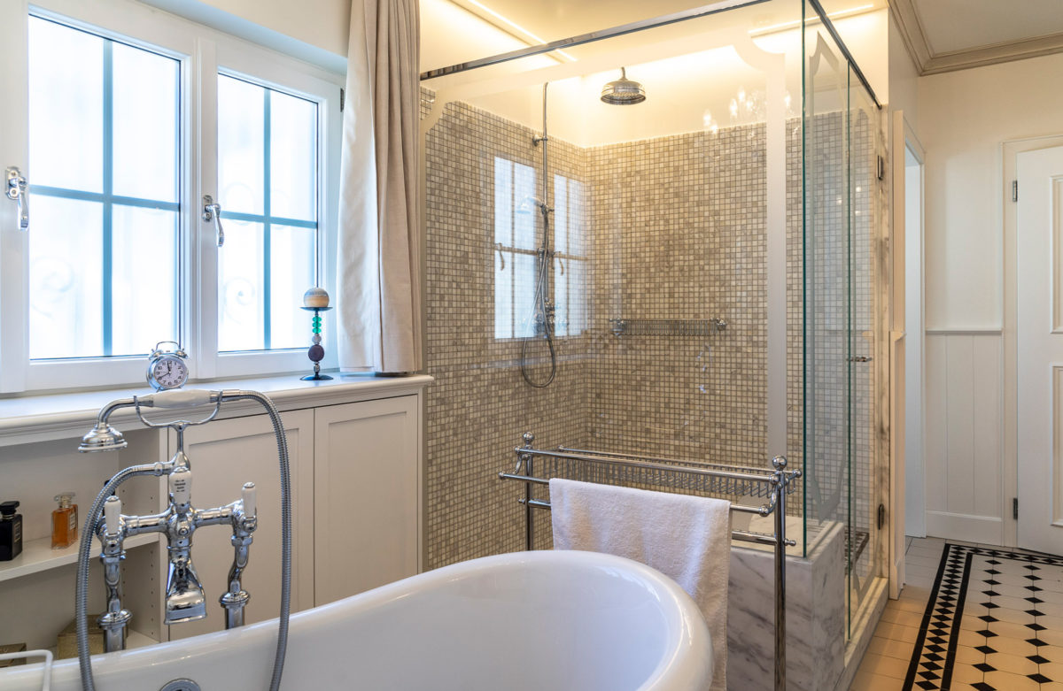 Retro Bad - individuell gestaltet - TRADITIONAL BATHROOMS