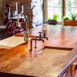 Mayan Bibcock Crosshead sind traumhaft schöne Vintage Küchenarmaturen von Traditional Bathrooms, welche Sie in 4 unterschiedlichen Oberflächenveredelungen erhalten.