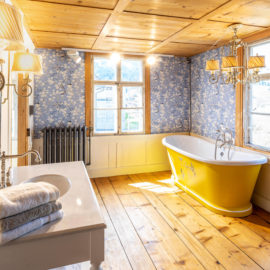 Stimmungsvoll gestaltetes Landhausstil Badezimmer