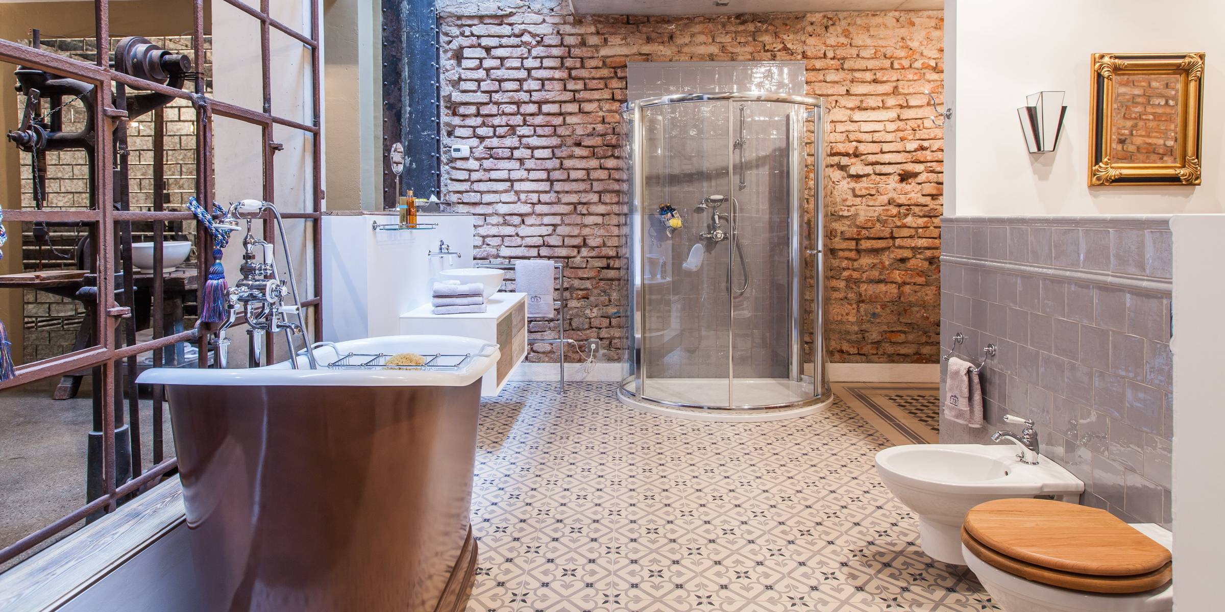 TRADITIONAL BATHROOMS - Badausstellung München